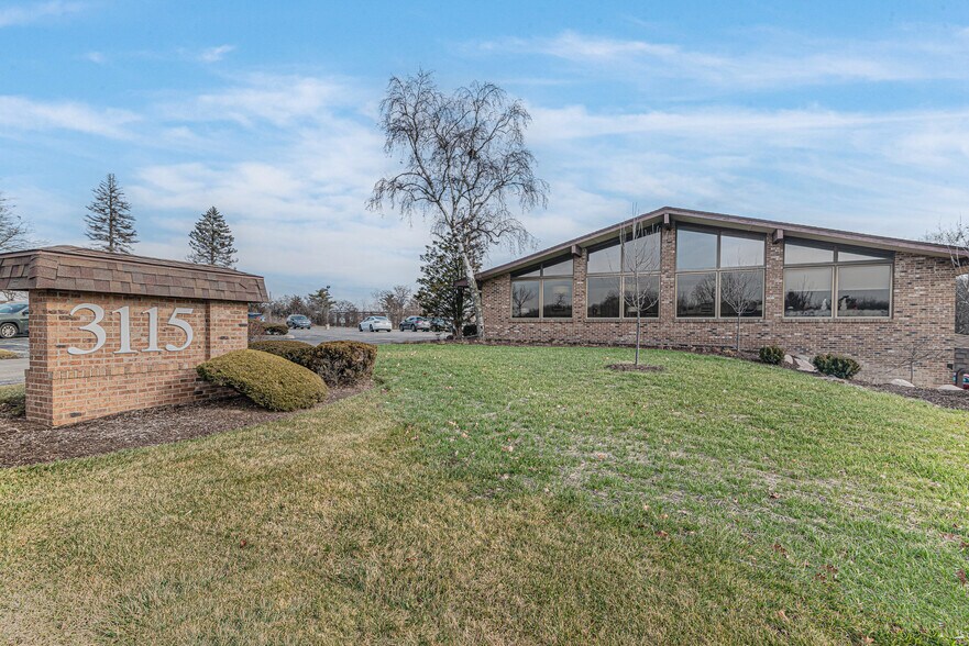 More Photos Of 3115 Lewis Ave, Zion Office For Lease