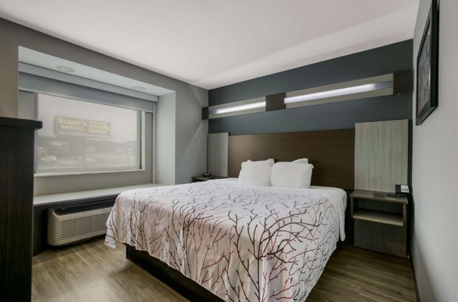 More Photos Of 680 Winfield Dunn Pky, Sevierville Hotel For Sale