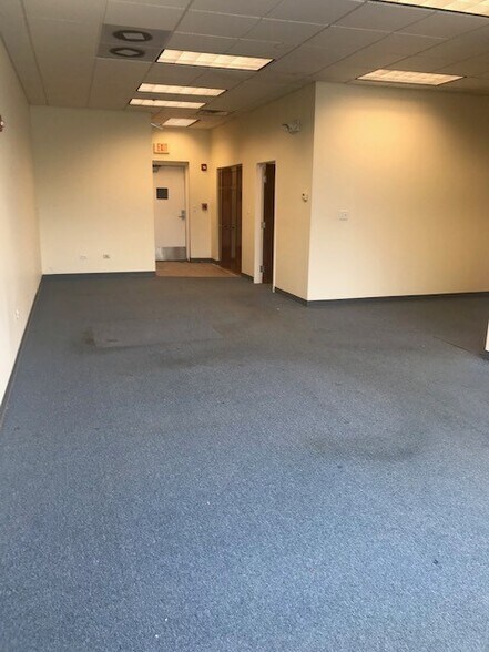 More Photos Of 99 E Palatine Rd, Prospect Heights Freestanding For Lease