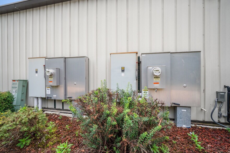 More Photos Of 6417 Stockhausen Ln, West Bend Light Manufacturing For Sale
