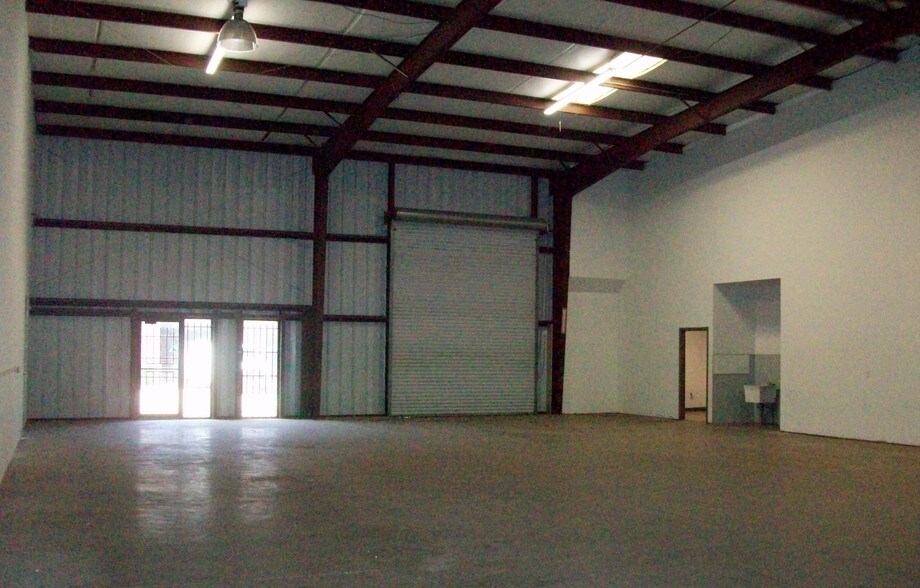 More Photos Of 5829 W Sam Houston Pky N, Houston Light Distribution For Lease