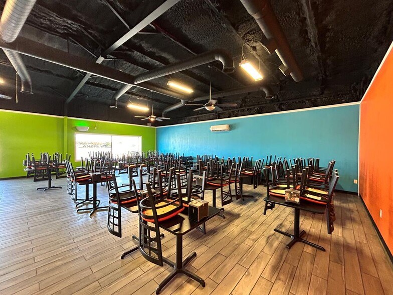 More Photos Of 1613 W Broadway St, Andrews General Retail For Sale