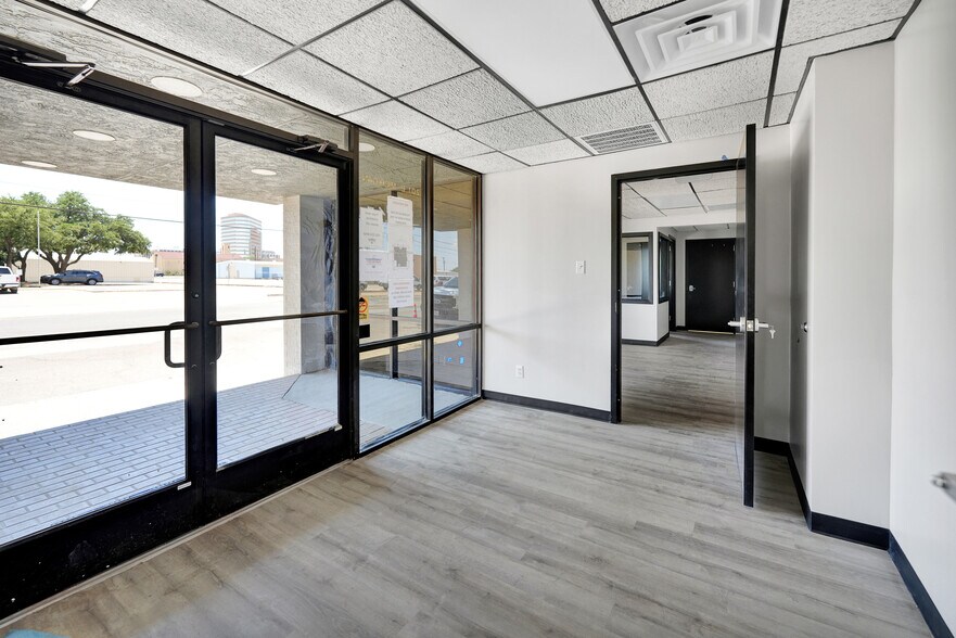 More Photos Of 602 N Baird St, Midland Office For Lease