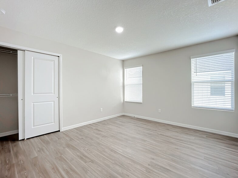 More Photos Of 9556 Hood Rd, Jacksonville Apartments For Sale