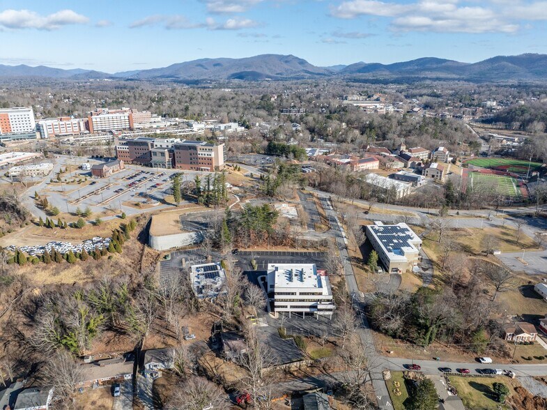 More Photos Of 41 Oakland Rd, Asheville Medical For Sale