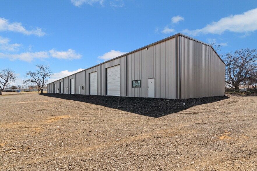 More Photos Of 12308 Rendon Rd, Burleson Warehouse For Lease