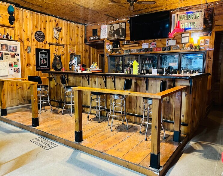 More Photos Of 308 Main St, Florence General Retail For Sale