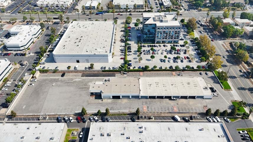 More Photos Of 1391 Spruce St, Riverside Distribution For Lease