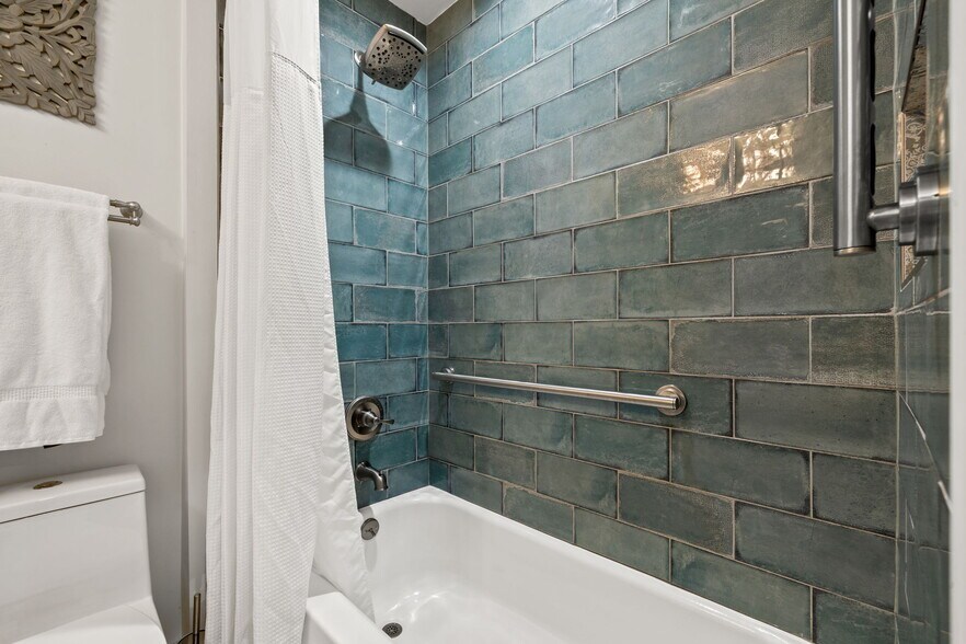 More Photos Of 2801 7th Ave N, Saint Petersburg Hospitality For Sale