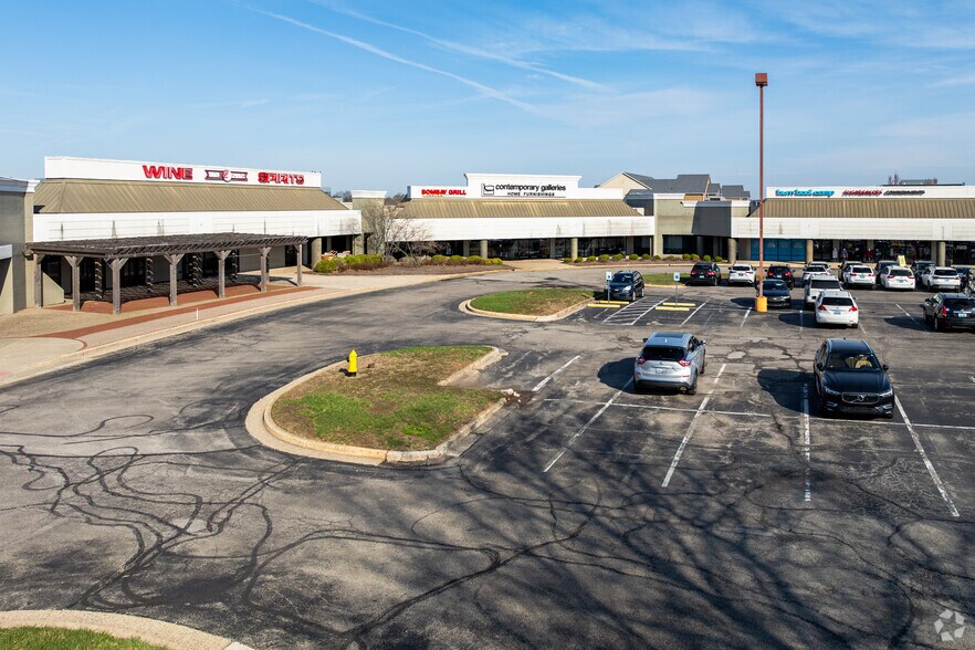 More Photos Of 150-300 N Hurstbourne Pky, Louisville General Retail For Sale