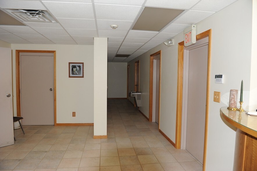 More Photos Of 102 N Sundale Rd, Norwich Warehouse For Lease