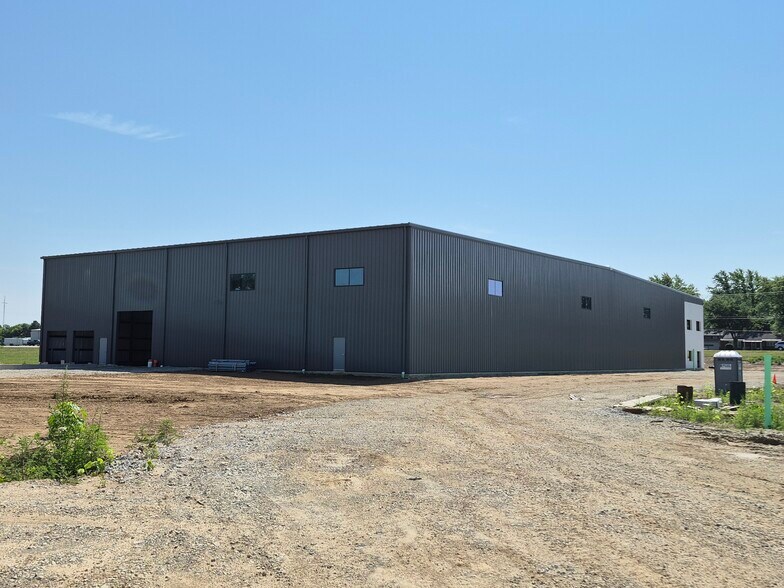 More Photos Of 6 Ringle Ave, Wabash Distribution For Lease