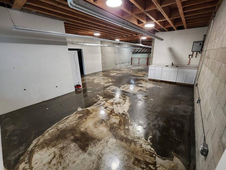 More Photos Of 334-336 W 33rd St, Los Angeles Industrial For Sale