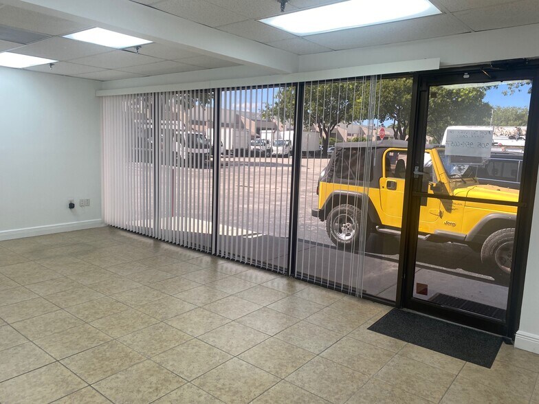 More Photos Of 7801-7889 NW 15th St, Doral Warehouse For Lease