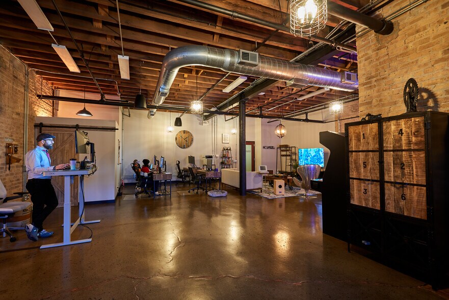 More Photos Of 4256 N Ravenswood Ave, Chicago Loft Creative Space For Lease
