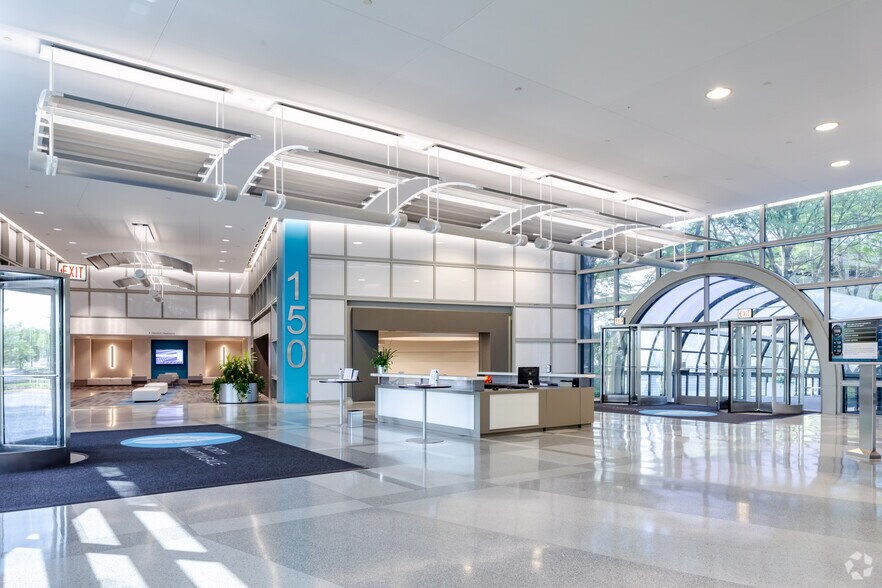 More Photos Of 150 N Martingale Rd, Schaumburg Unknown For Lease