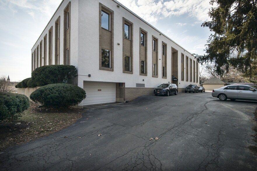 More Photos Of 211 W Chicago Ave, Hinsdale Office For Sale