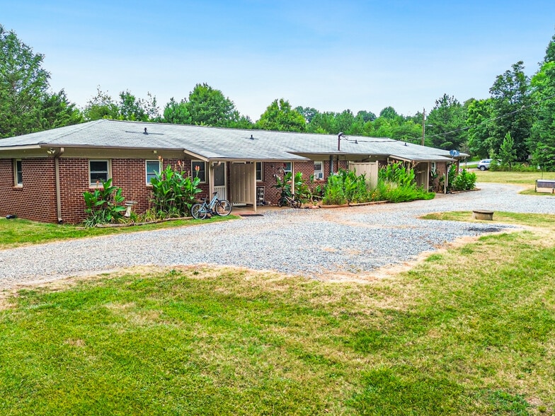 More Photos Of 144 Nottingham Dr, Forest City Apartments For Sale