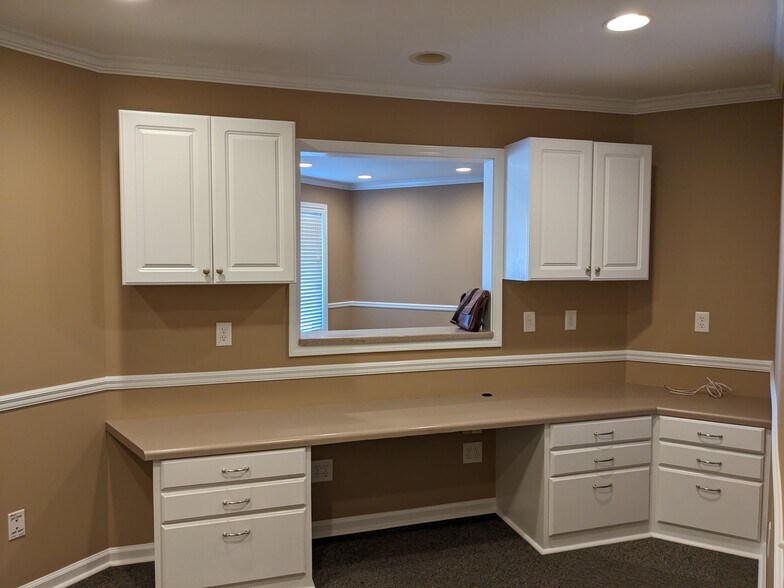 More Photos Of 806 Glover Ave, Enterprise Office For Lease