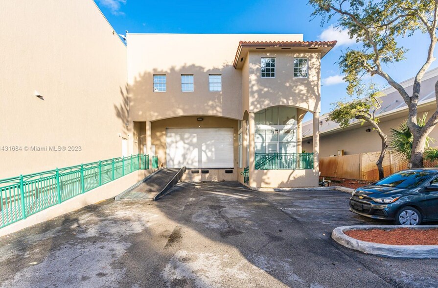 More Photos Of 10200 NW 25th St, Doral Light Distribution For Sale