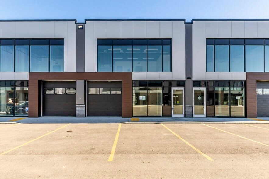 More Photos Of 587 Hanlon Creek Blvd, Guelph Showroom For Lease
