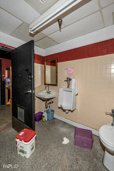 More Photos Of 1837 N Market St, Shreveport General Retail For Sale