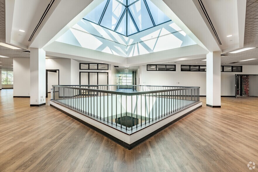 More Photos Of 5300 Crosswind Dr, Columbus Manufacturing For Sale