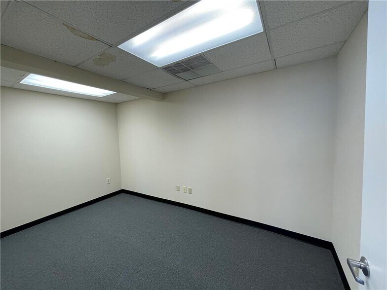 More Photos Of 344 S 3rd St, Coopersburg Medical For Sale