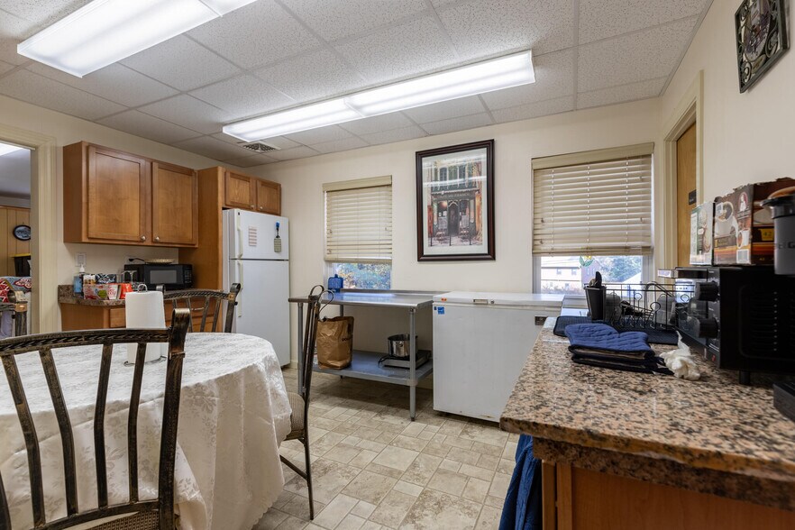 More Photos Of 414 Boston St, Topsfield Office For Sale