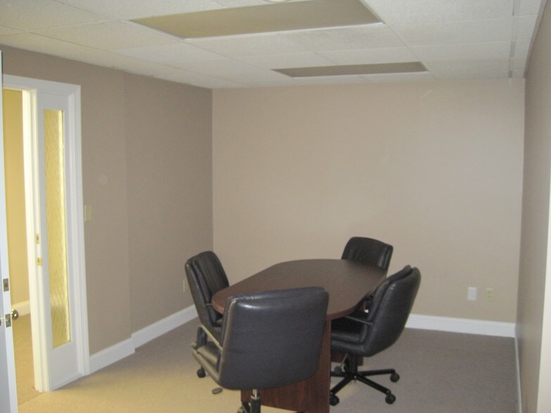 More Photos Of 910 Boston Post Rd E, Marlborough Office For Lease