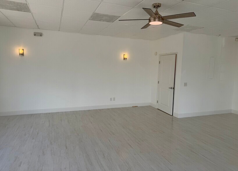 More Photos Of 2000 Hendricks Ave, Jacksonville General Retail For Lease