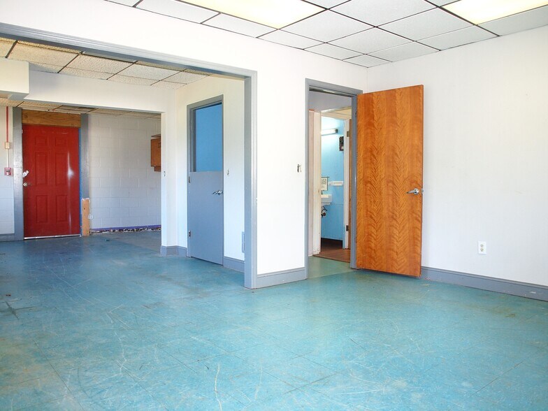 More Photos Of 1521 Sulphur Springs Rd, Waynesville Office For Sale