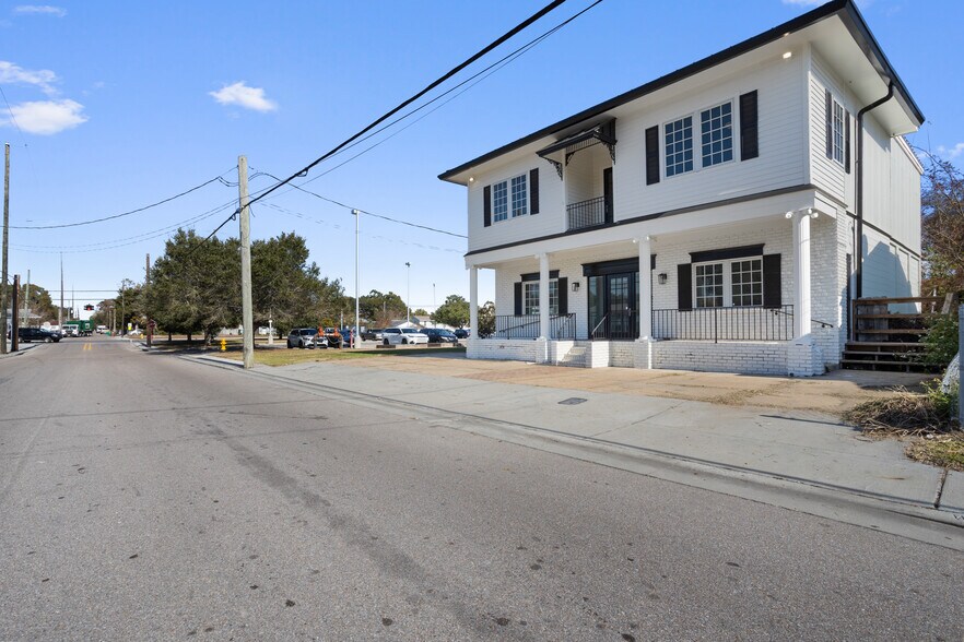 More Photos Of 282 Lameuse St, Biloxi Office For Sale