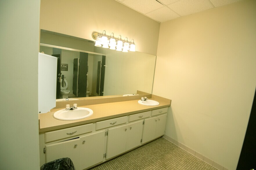 More Photos Of 1330 N Park St, Carrollton Medical For Lease