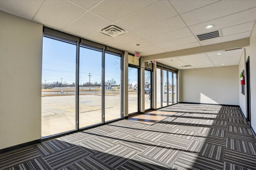 More Photos Of 17311 NE 23rd St, Choctaw Office For Lease