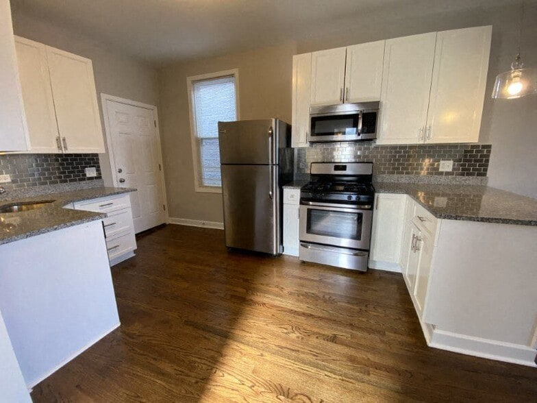 More Photos Of 2014 W McLean Ave, Chicago Apartments For Sale