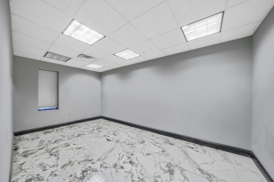 More Photos Of 1601 Artic Ave, Bohemia Warehouse For Lease