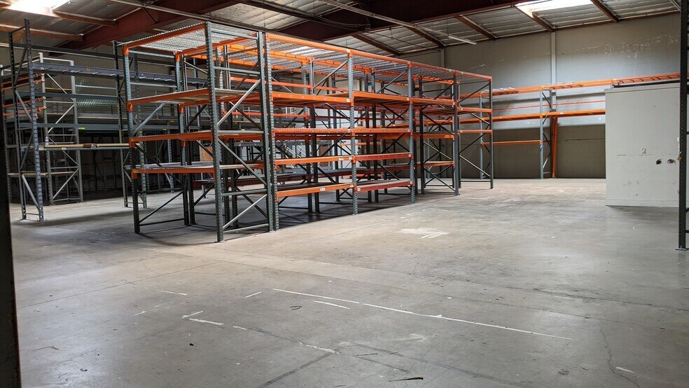 More Photos Of 2514 Naomi St, Burbank Manufacturing For Lease