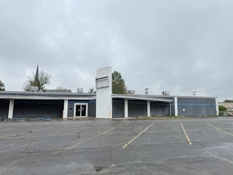 More Photos Of 218 S East St, Crown Point Freestanding For Sale