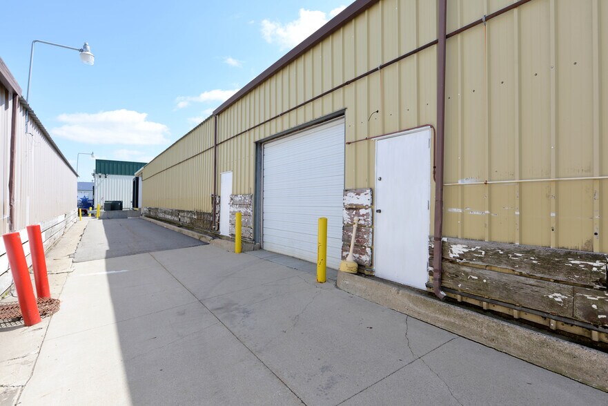 More Photos Of 3215 Main Ave, Fargo Storefront For Lease