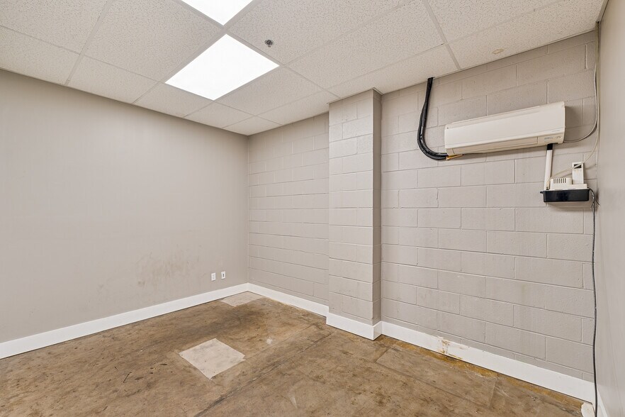 More Photos Of 1545 Hansford St, Charleston Light Distribution For Sale