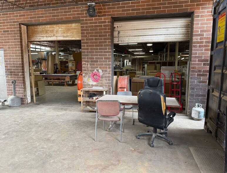 More Photos Of 2190 Defoor Hills Rd NW, Atlanta Light Distribution For Sale