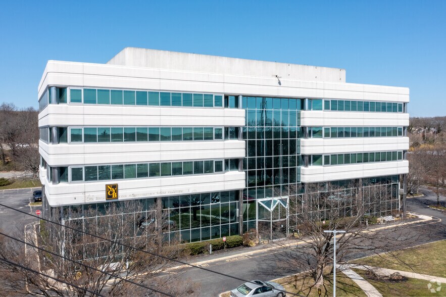 More Photos Of 1601 Veterans Memorial Hwy, Islandia Office For Lease