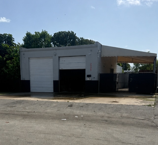 Primary Photo Of 2304 SW 60th Way, Miramar Auto Repair For Lease
