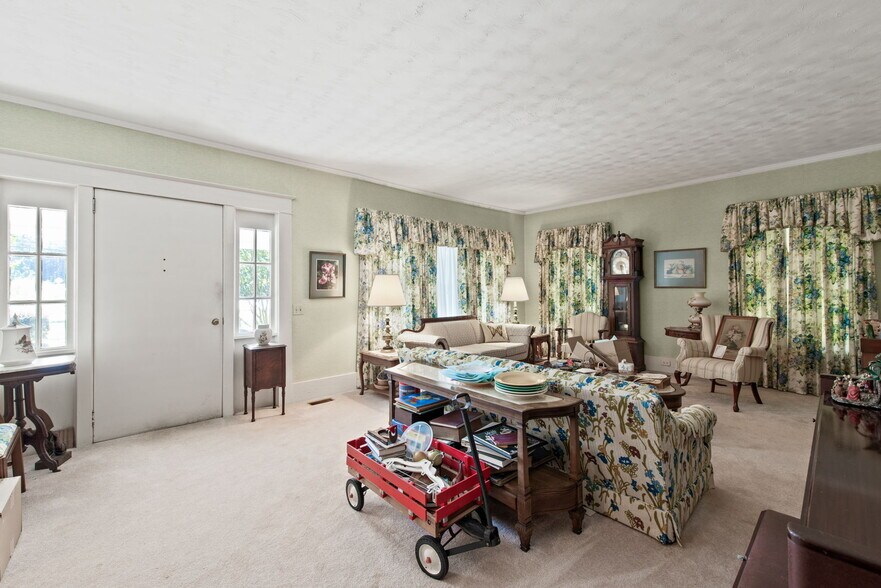 More Photos Of 1556 Highway 29 N, Newnan Office Residential For Sale