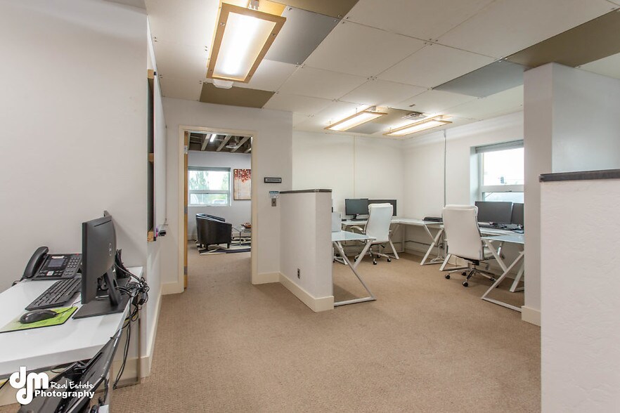 More Photos Of 8801-8811 Toloff St, Anchorage Office For Sale
