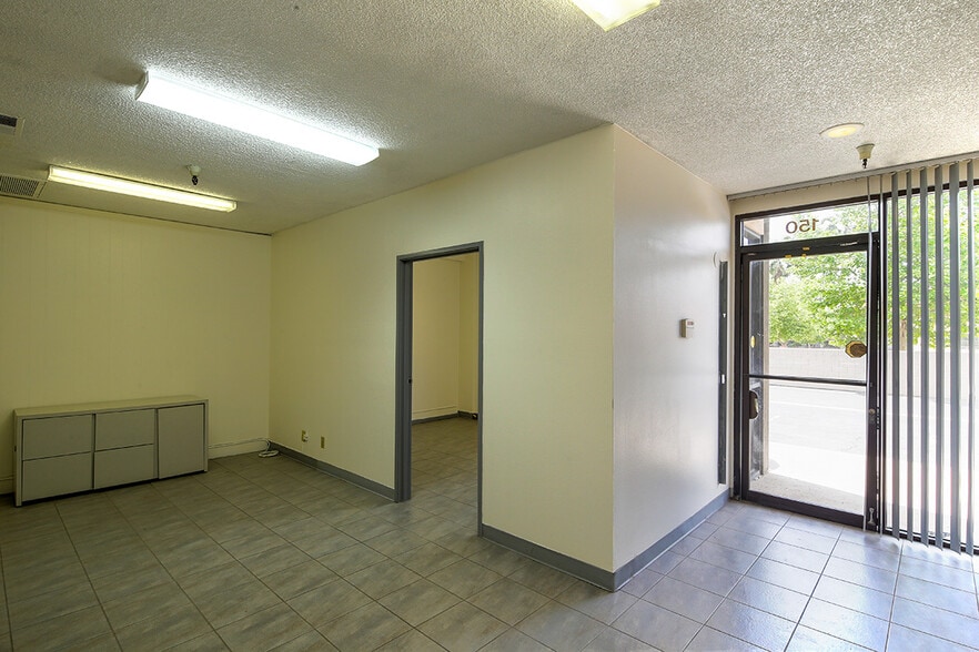 More Photos Of 158 W Pomona Ave, Monrovia Warehouse For Lease