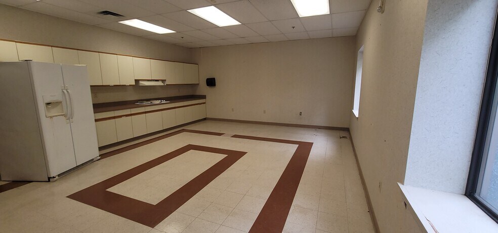 More Photos Of 300 Laird St, Wilkes Barre Warehouse For Lease