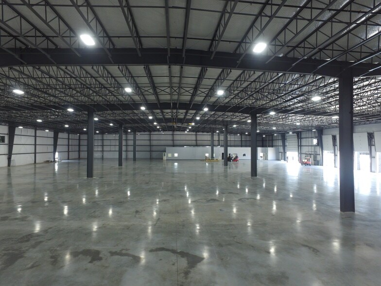 More Photos Of 101 Corporate Dr, Frankfort Warehouse For Lease
