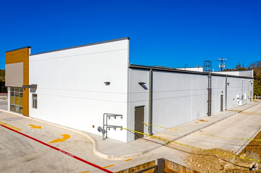 More Photos Of 11034 W Military Dr, San Antonio Storefront Retail Office For Lease